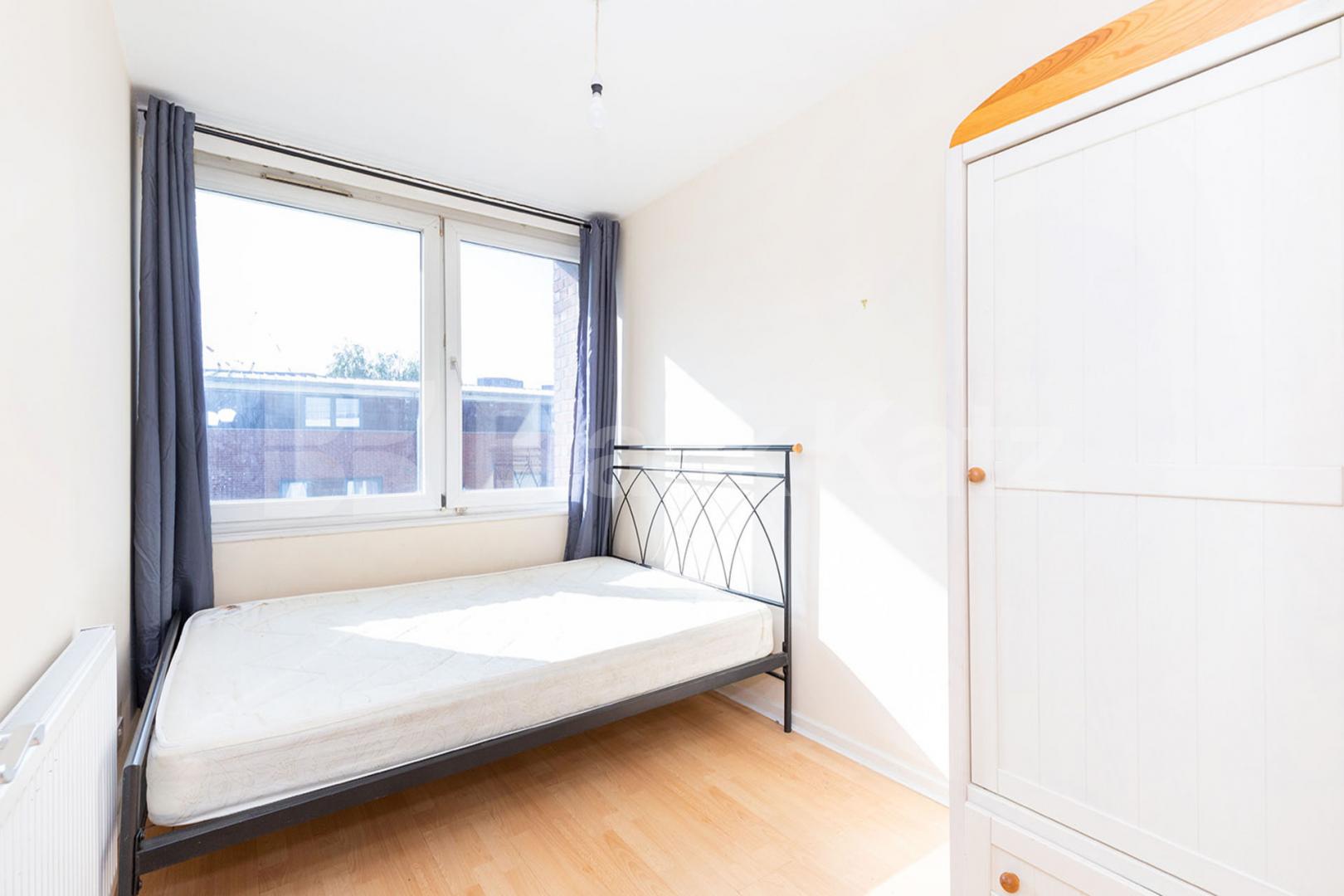 Arranged over 2 floors is this 4 bedroom with balcony and modern kitchen Twyford Street, Kings Cross